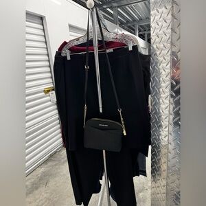 Michael Kors | Crossbody with Chain Detail in Black